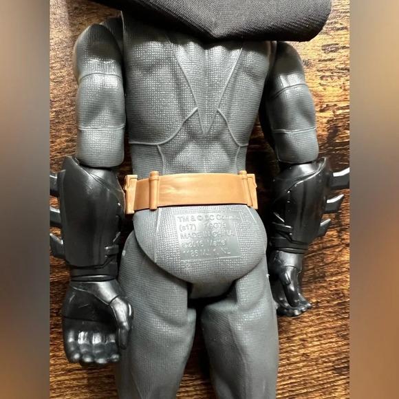 2016 DC Comics by Mattel | Multiverse Justice League Batman action figure​ - Picture 6 of 10